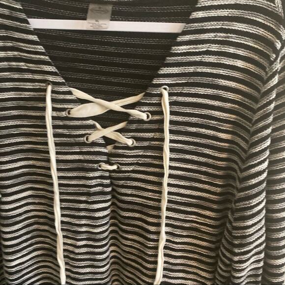 St John’s Bay Lace Up Striped Pullover Top Women's Size XL Black & White - Picture 2 of 5